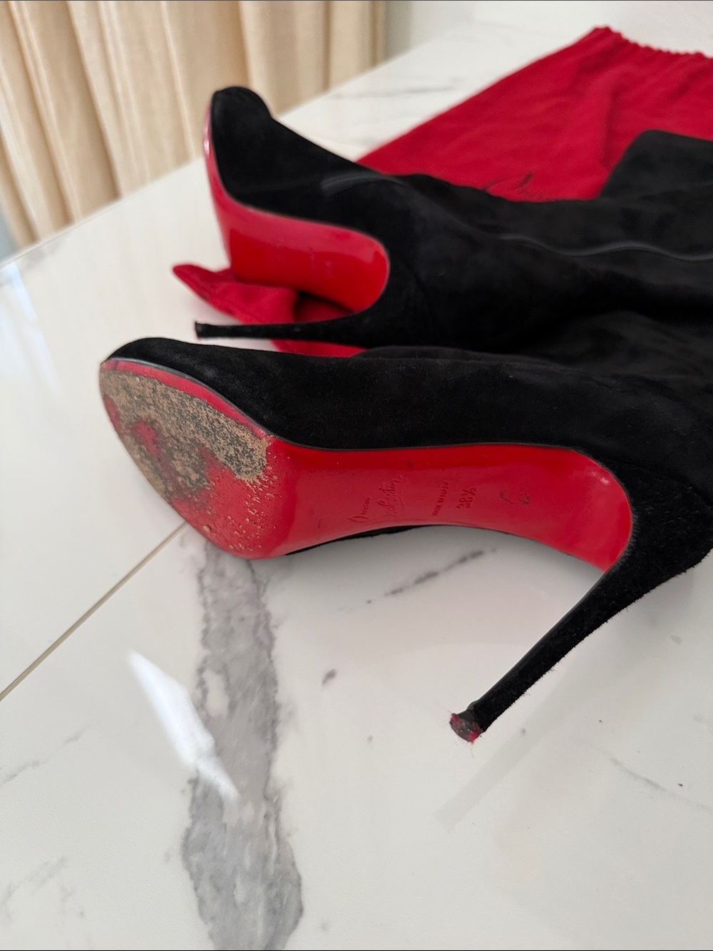 Christian Louboutin - Picture 5 of 5